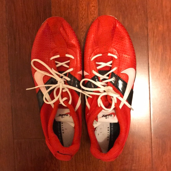 nike shoes that track steps